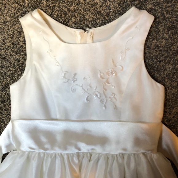 Flower girl dress - Picture 2 of 4